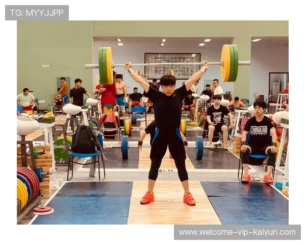 举重训练中心开放日吸引家长参观，青训热度持续上升