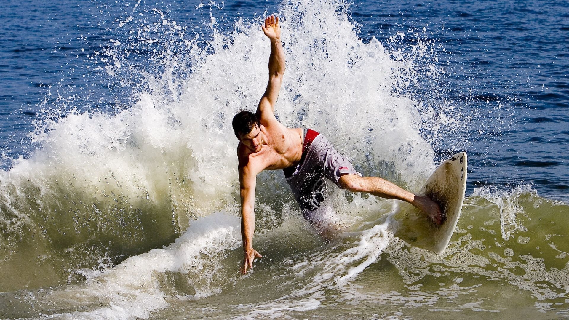 “武汉马拉松：全球跑步者决战赛道，谁将封王？”